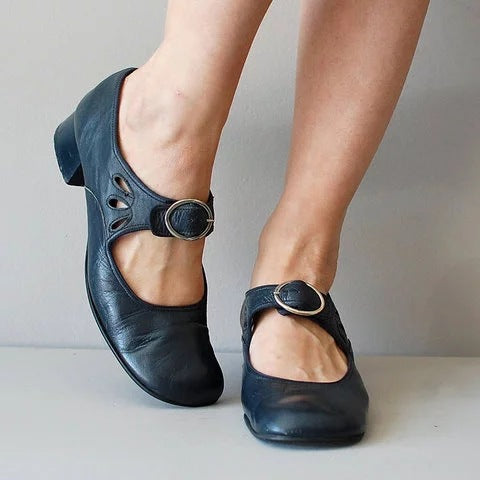 Cómodas sandalias con tacón bajo