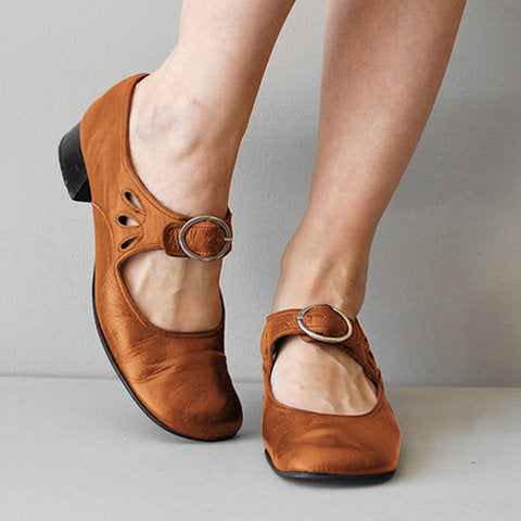 Cómodas sandalias con tacón bajo