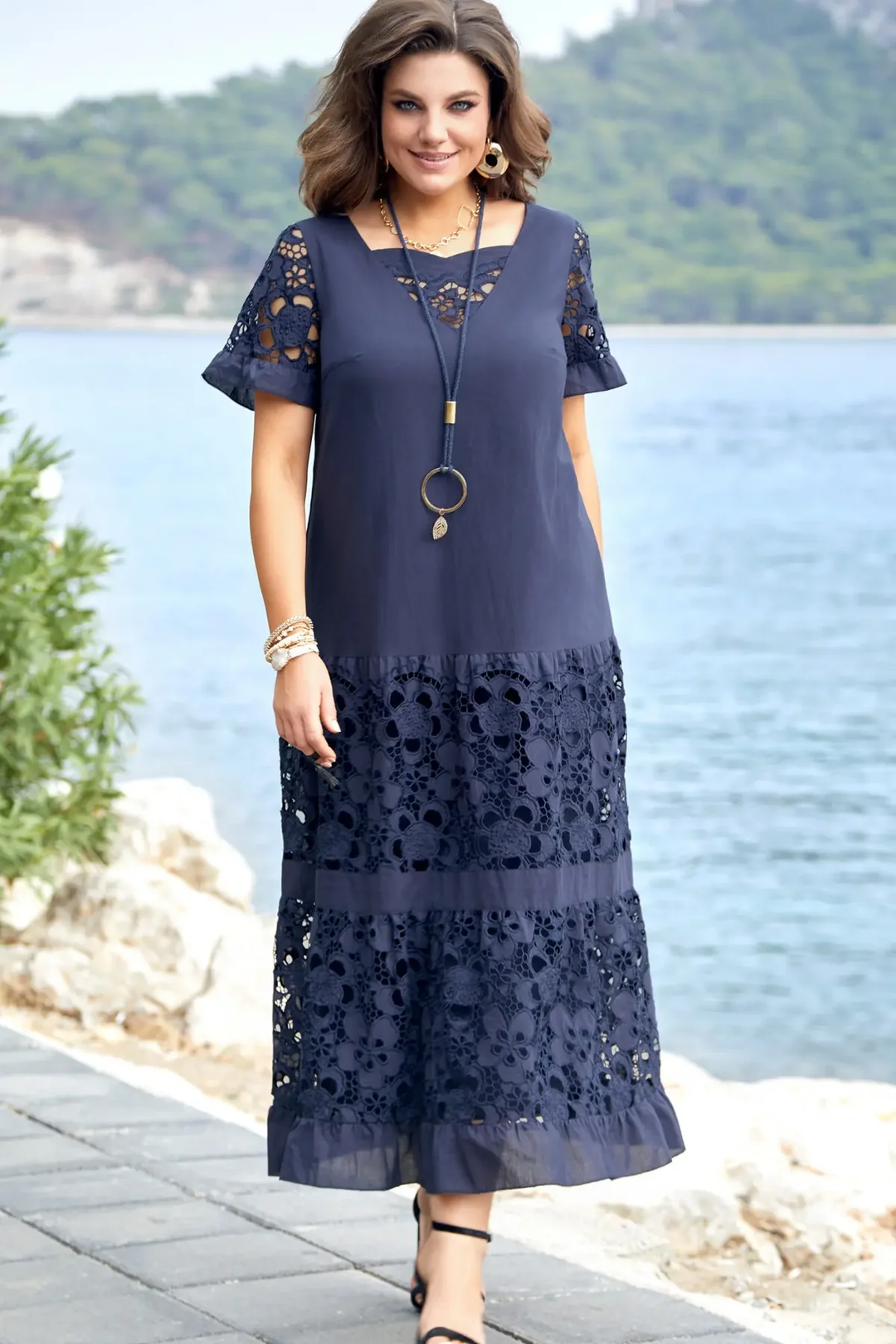 Maréa™ | Maxi Vestido Azul Marino con Detalles de Encaje